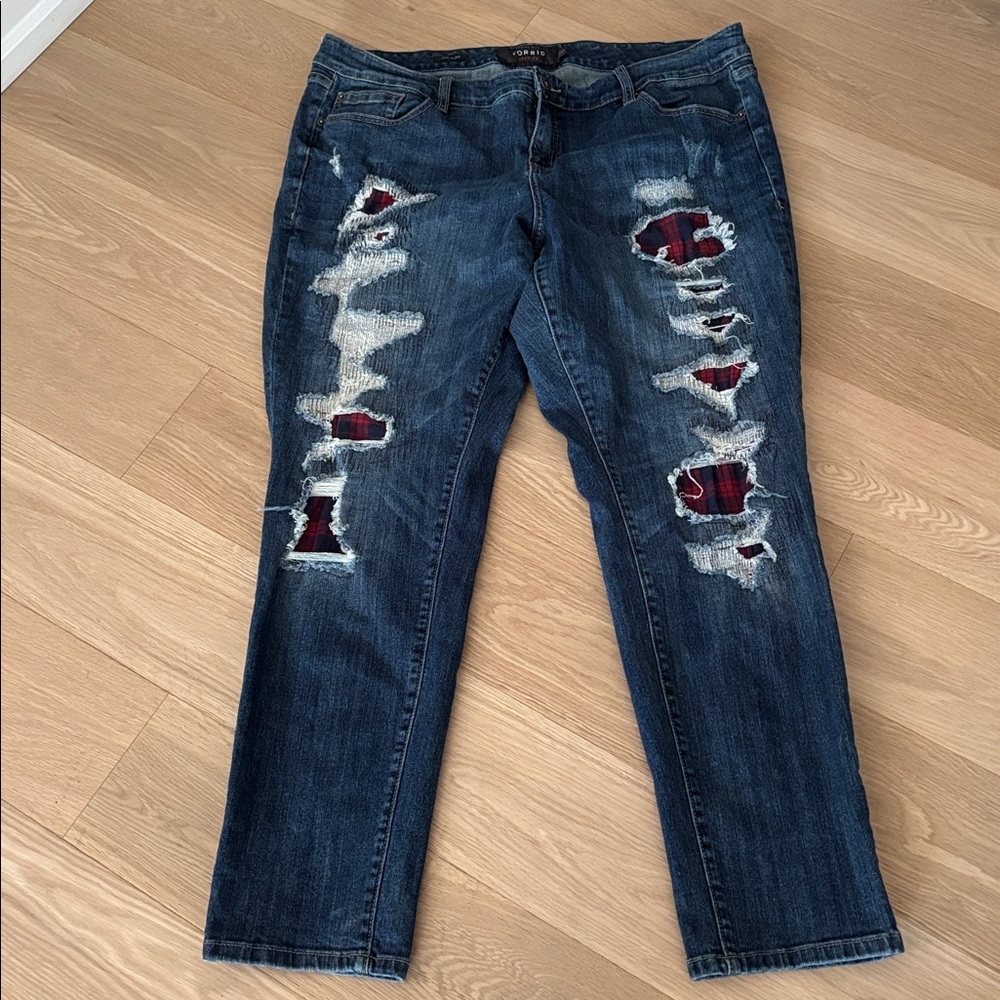 TORRID (20R) Premium Boyfriend Jeans Dark Wash Plaid Destruction Mid-Rise - Picture 4 of 13